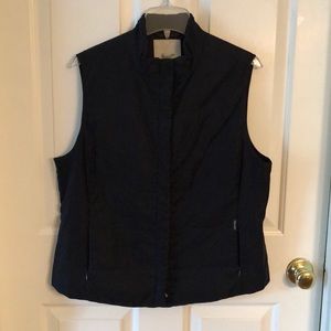Facconable Zip front, quilted water resistant vest